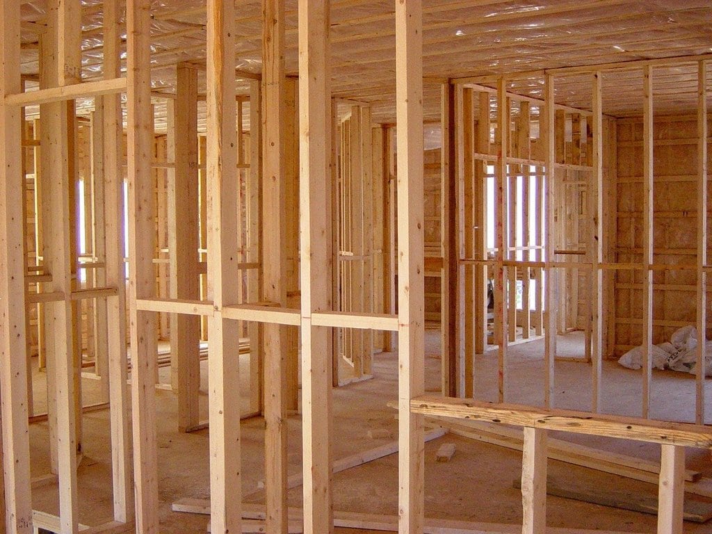 Préparer le bois pour le traitement: ce que vous devez savoir